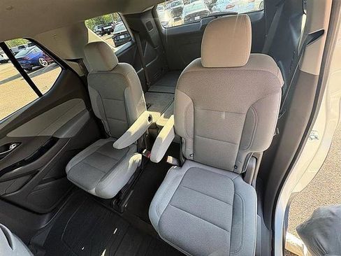 Used 2021 Chevrolet Traverse LT image 50