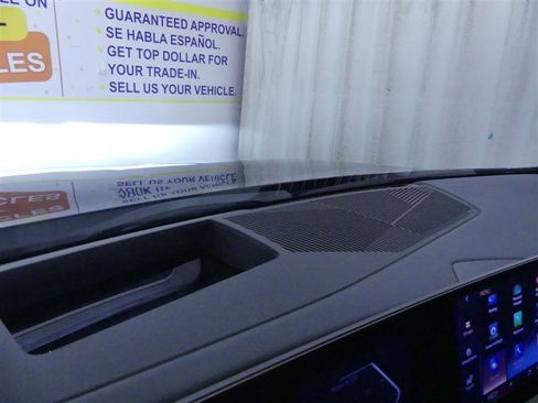 Used 2025 BMW 530i xDrive w/ Premium Package image 27