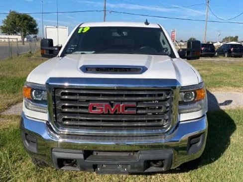 Used 2019 GMC Sierra 2500 SLE image 3