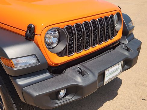 Used 2025 Jeep Wrangler Unlimited Sport AWD/4WD image 12