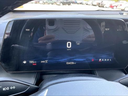 Used 2025 Chevrolet Equinox LT AWD/4WD image 16
