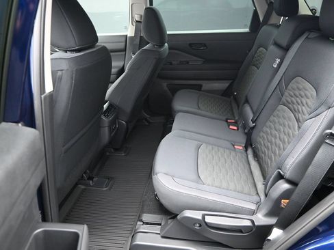 Certified 2026 Nissan Pathfinder SV w/ SV Premium Package FWD image 16