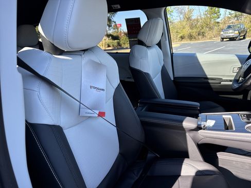 New 2026 Toyota Sienna XSE image 39