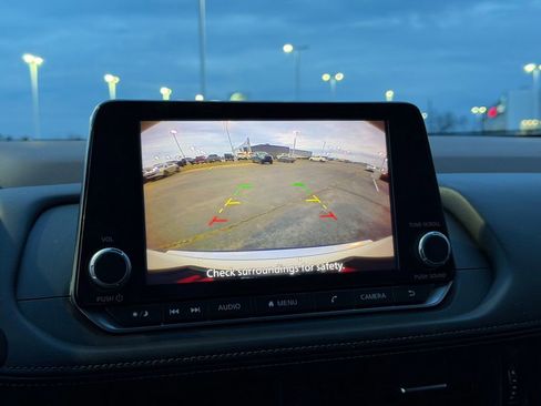 Used 2023 Nissan Rogue SV image 34