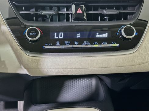 Used 2020 Toyota Corolla LE FWD image 22