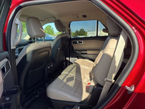 Used 2020 Ford Explorer XLT w/ Equipment Group 202A image 6