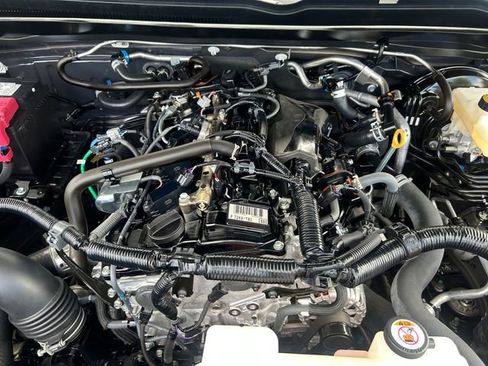 Certified 2024 Toyota Tacoma SR5 AWD/4WD image 19