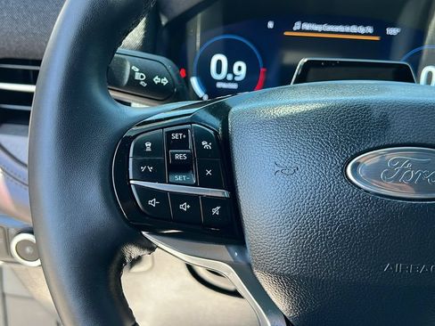 Certified 2025 Ford Explorer Platinum RWD image 21