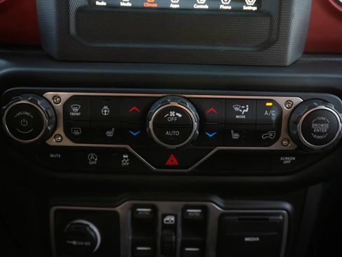 Used 2018 Jeep Wrangler Unlimited Rubicon AWD/4WD image 40
