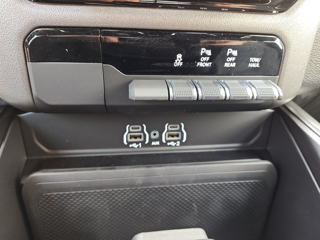 Used 2026 RAM 1500 Express AWD/4WD image 25