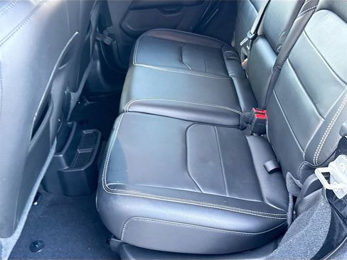 Used 2021 Jeep Wrangler Unlimited Sahara image 28