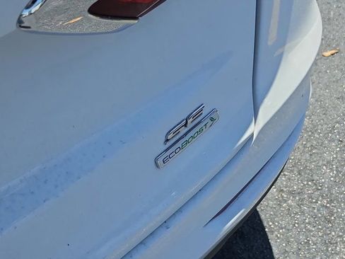 Used 2019 Ford Fusion SE w/ Equipment Group 151A FWD image 8