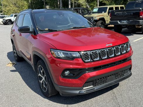 Used 2024 Jeep Compass Limited AWD/4WD image 3