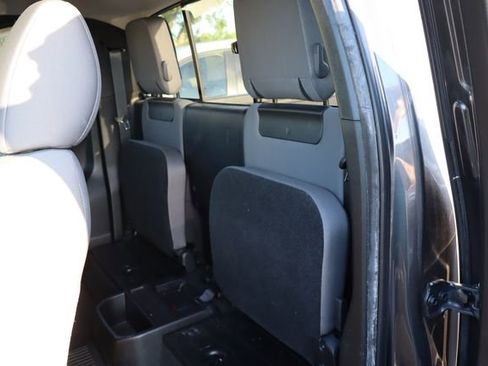 Used 2022 Toyota Tacoma SR5 RWD image 8