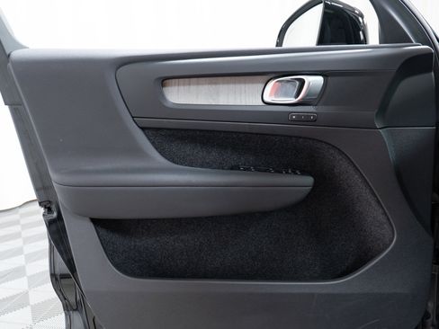 Used 2023 Volvo XC40 B5 Plus w/ Protection Package Premier image 11