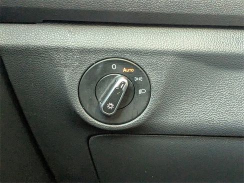 Used 2024 Volkswagen Jetta SE image 20