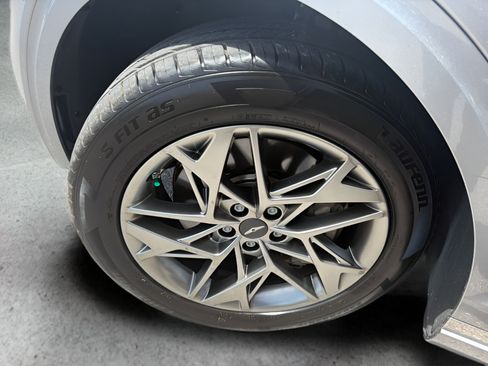 Used 2025 Genesis GV70 2.5T AWD/4WD image 44