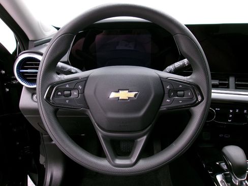 Certified 2024 Chevrolet Trax LT w/ Sunroof Package image 7