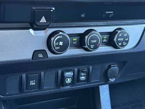 Used 2019 Toyota Tacoma SR5 image 17