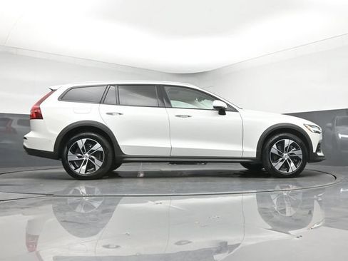 Used 2025 Volvo V60 B5 Cross Country Plus AWD/4WD image 17