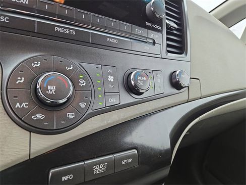 Used 2011 Toyota Sienna LE image 13