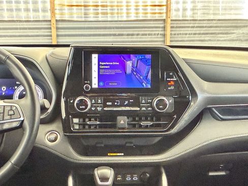 Used 2025 Toyota Highlander XSE image 20