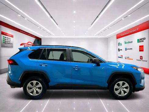 Used 2021 Toyota RAV4 LE FWD image 9