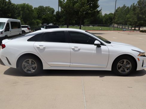 Used 2024 Kia K5 LXS FWD image 2
