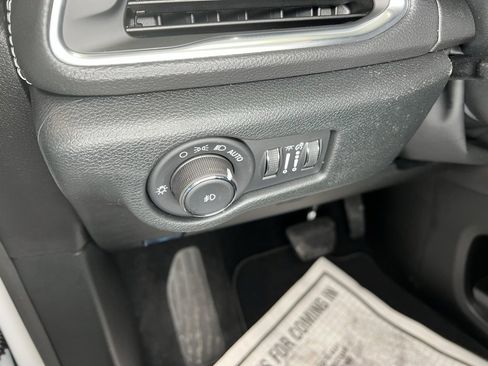 New 2026 Chrysler Pacifica Limited image 16