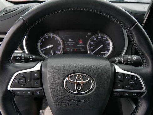 Certified 2022 Toyota Highlander XLE image 24