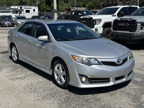 Used 2013 Toyota Camry SE FWD image 10