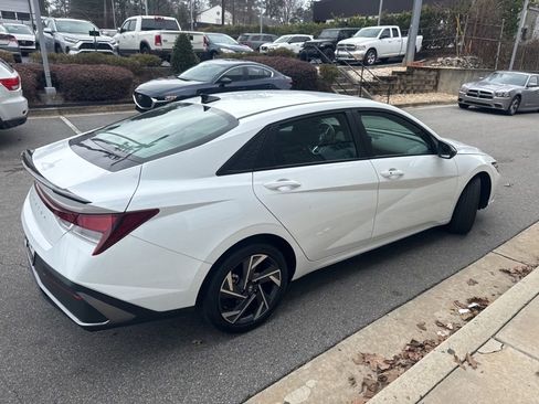 Used 2025 Hyundai Elantra Sport image 10