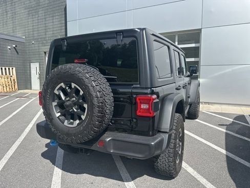 Used 2025 Jeep Wrangler Unlimited Rubicon 4xe w/ Convenience Group AWD/4WD image 19