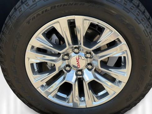 Used 2024 GMC Sierra 1500 Denali w/ Technology Package AWD/4WD image 12