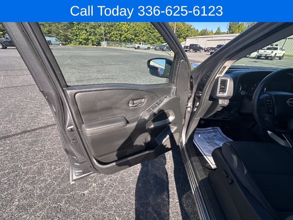 Used 2022 Nissan Frontier SV AWD/4WD image 11