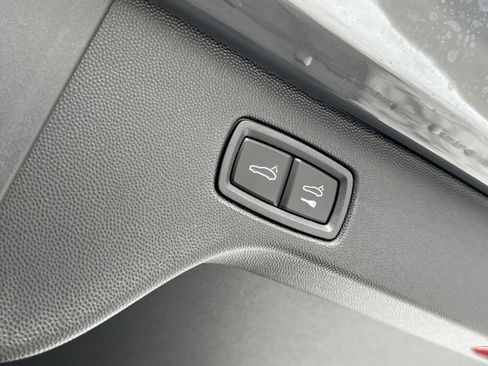 New 2026 Porsche Macan 4 Electric image 18