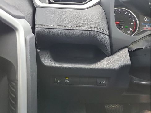 Used 2022 Toyota RAV4 XLE Premium image 13