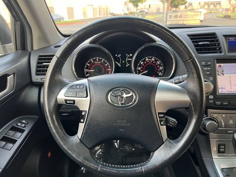 Used 2011 Toyota Highlander SE w/ Tow Pkg AWD/4WD image 15