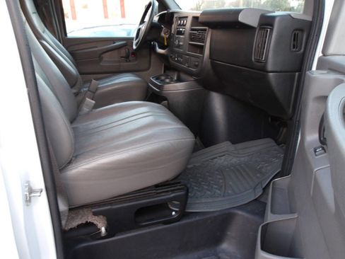 Used 2015 Chevrolet Express 2500 image 19