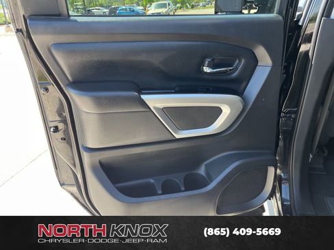 Used 2018 Nissan Titan SV AWD/4WD image 12