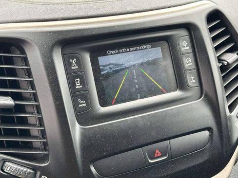 Used 2016 Jeep Cherokee Latitude FWD image 27