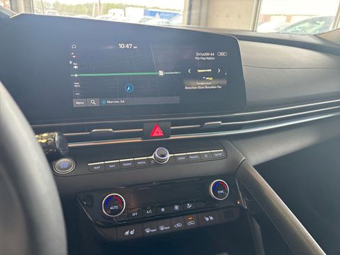 Used 2025 Hyundai Elantra Limited image 20