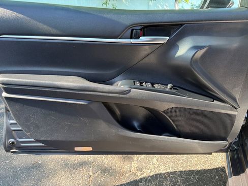 Used 2019 Toyota Camry SE FWD image 11