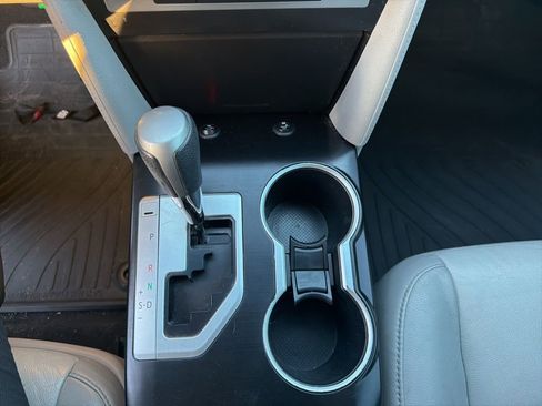 Used 2014 Toyota Camry LE image 10