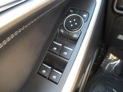 Used 2024 Ford Explorer XLT w/ Equipment Group 202A AWD/4WD image 40