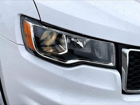 Used 2021 Jeep Grand Cherokee Laredo image 27