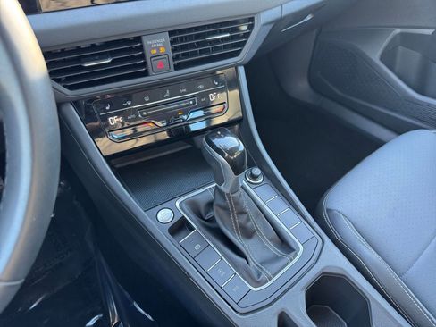 Used 2025 Volkswagen Jetta SE image 36