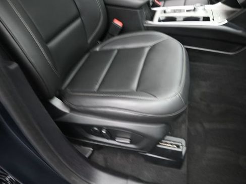 Certified 2022 Ford Explorer XLT w/ Equipment Group 202A AWD/4WD image 33