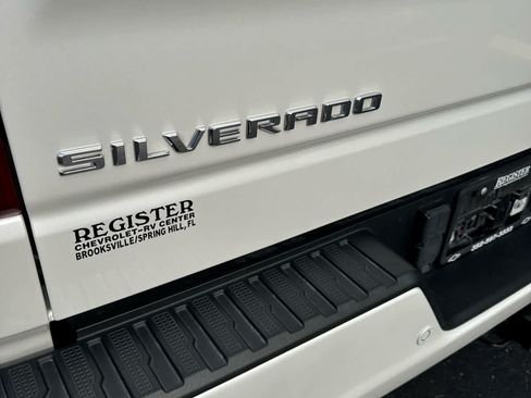 Used 2023 Chevrolet Silverado 1500 High Country w/ High Country Premium Package AWD/4WD image 8