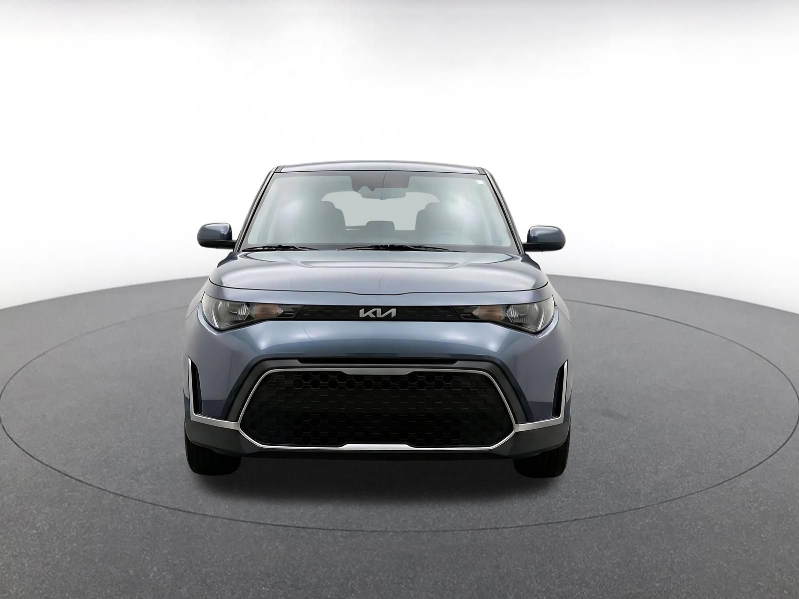 Used 2025 Kia Soul LX w/ LX Technology Package FWD image 2